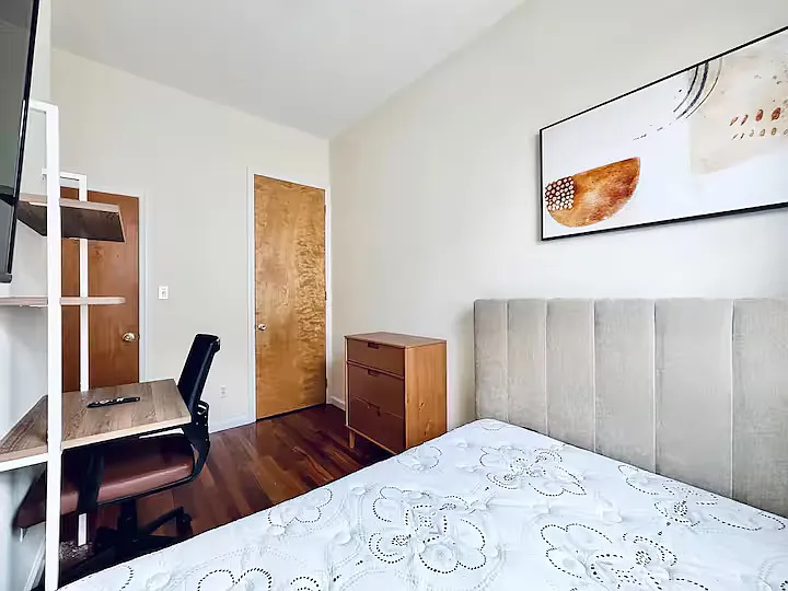 4 bed, 1.5 bath, 1100 sqft, $1,290 — Photo 2