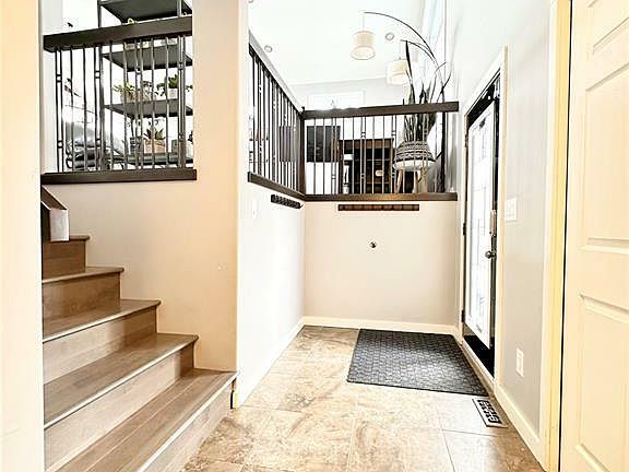 3rd image of 660 Barber Cres