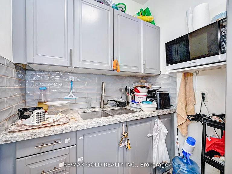 3-15 Ainslie St S #13 — Photo 7