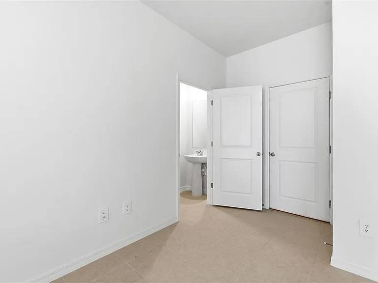 9851 Feaster Dr — Photo 22