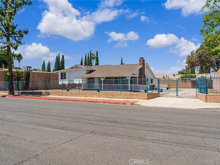1345 S Jellick Ave — Photo 2