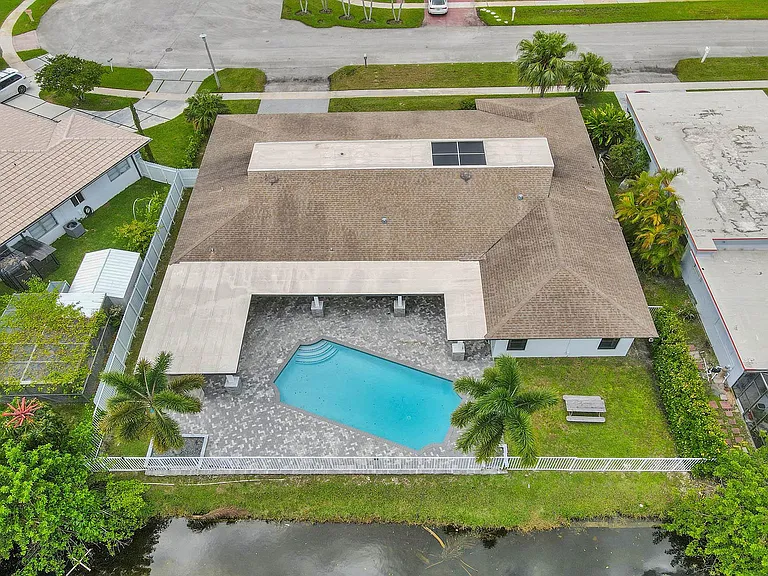 16610 Royal Poinciana Ct — Photo 12