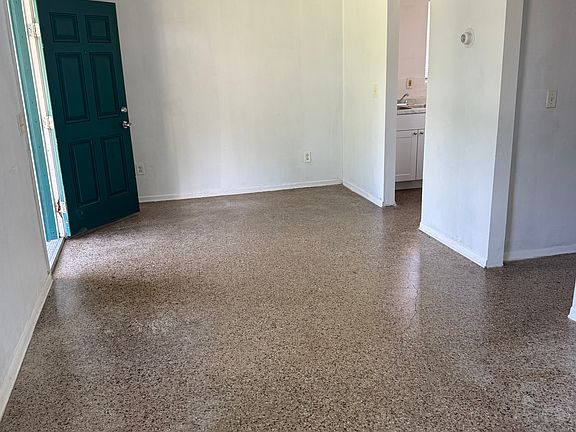2nd image of 745 Bellevue Ave APT 1