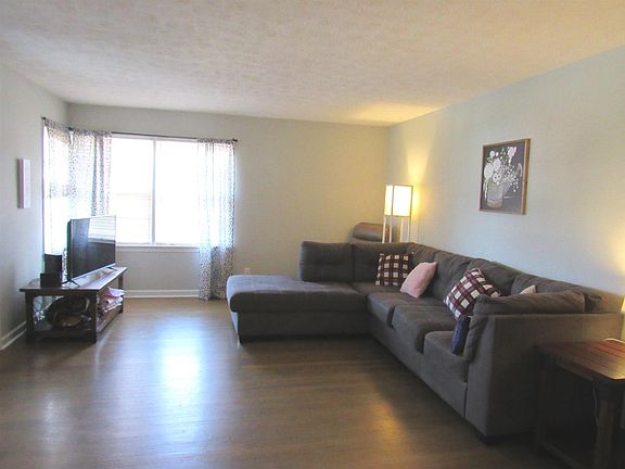 2nd image of 207 Bellevue Dr