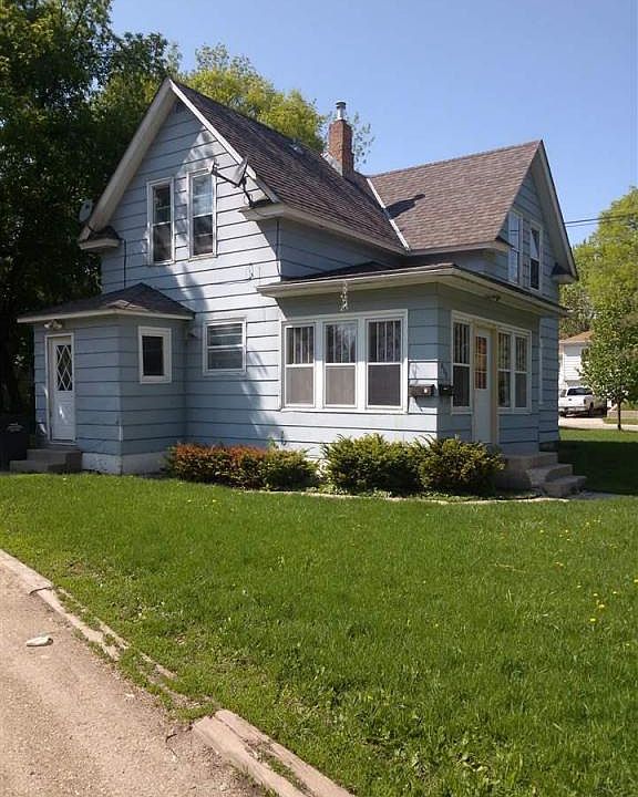 2nd image of 400 Charlotte St SE