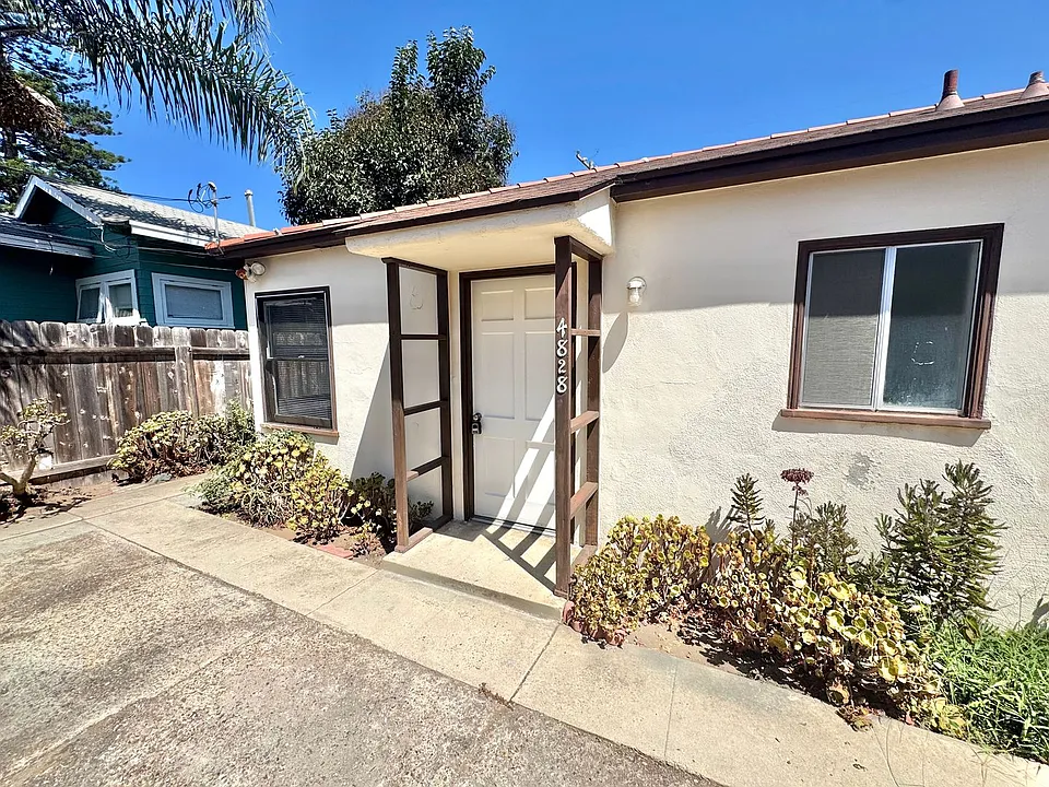 4826-4832 Del Mar Avenue