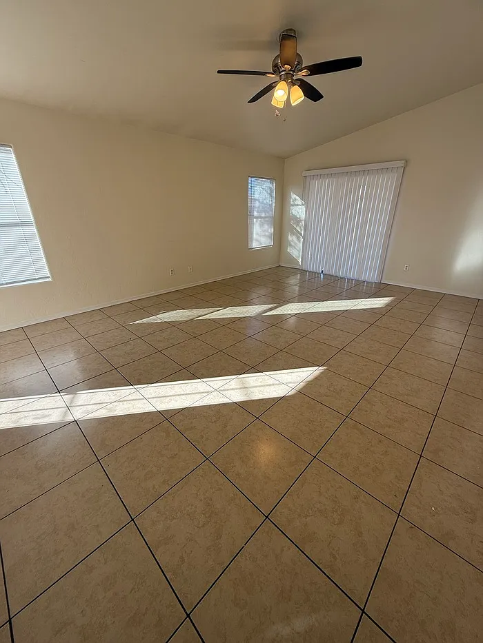 3 bed, 2.0 bath, 1318 sqft, $1,650 — Photo 3