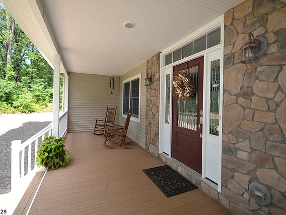 2nd image of 4 Harley Ct