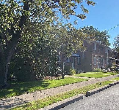 2nd image of 22855 Lakeshore Dr #531