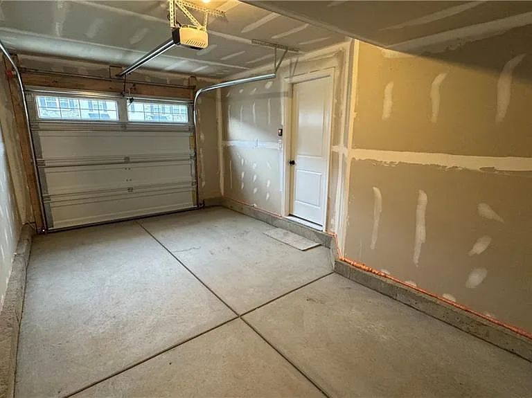 4034 Hemlock Ct — Photo 10