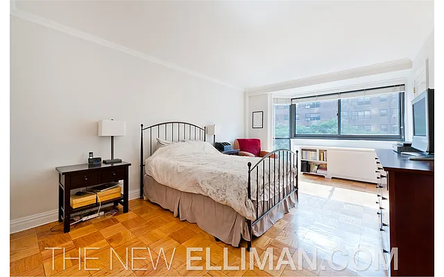 Sold by Douglas Elliman | media 20