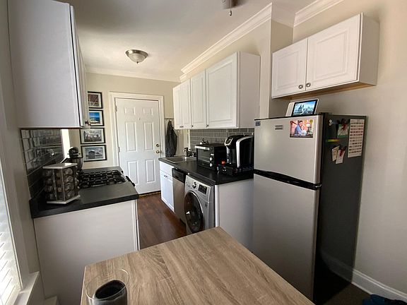 3rd image of 839-839 W Cornelia Ave #1SA