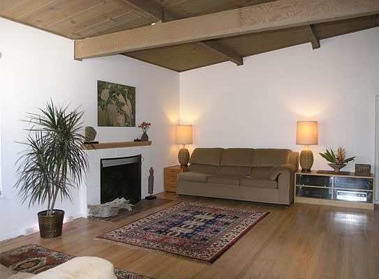 livingroom, view 1