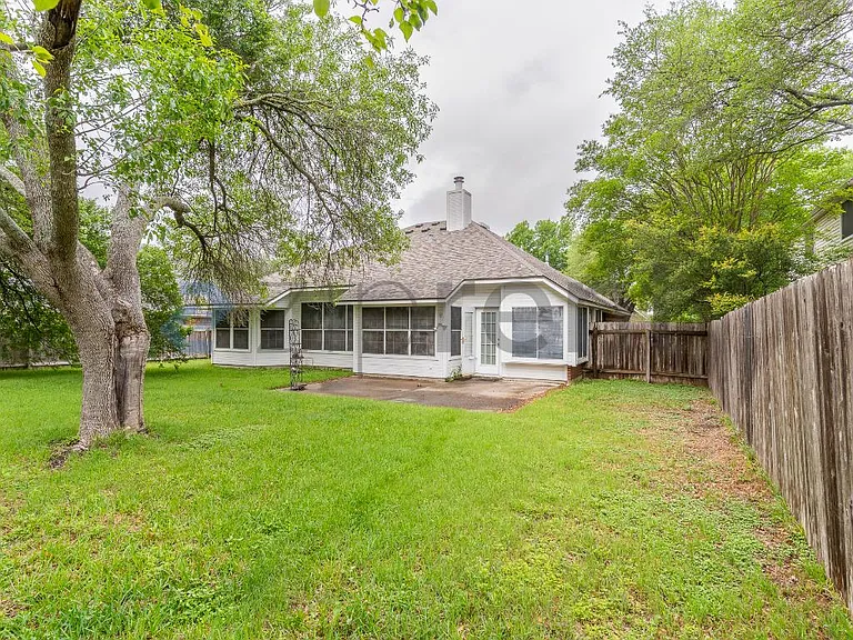 1215 Timber Bend Dr — Photo 20