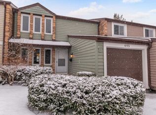 695 Lakeside Circle Dr, Wheeling, IL 60090