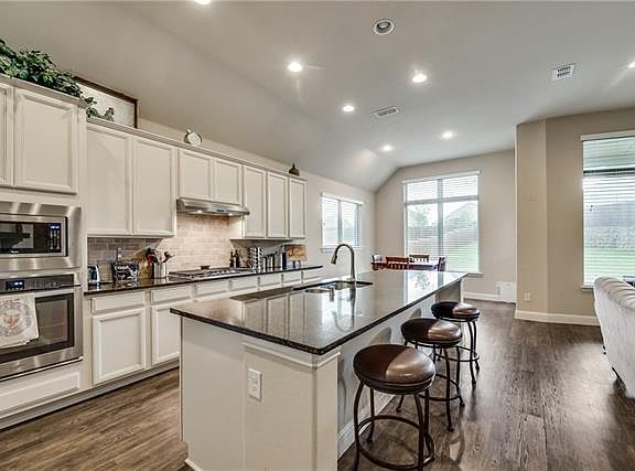 2nd image of 1205 Uplands Dr