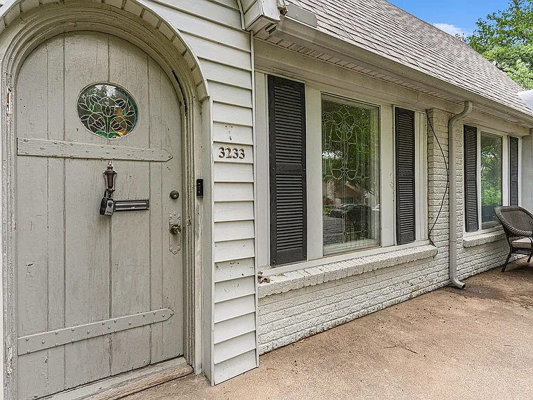 3233 Odessa Ave — Photo 6