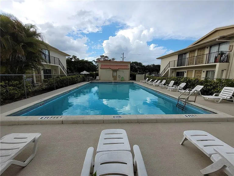 11096 Royal Palm Blvd — Photo 12