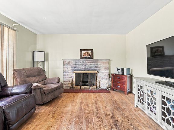 5th image of 2700 Sarah St