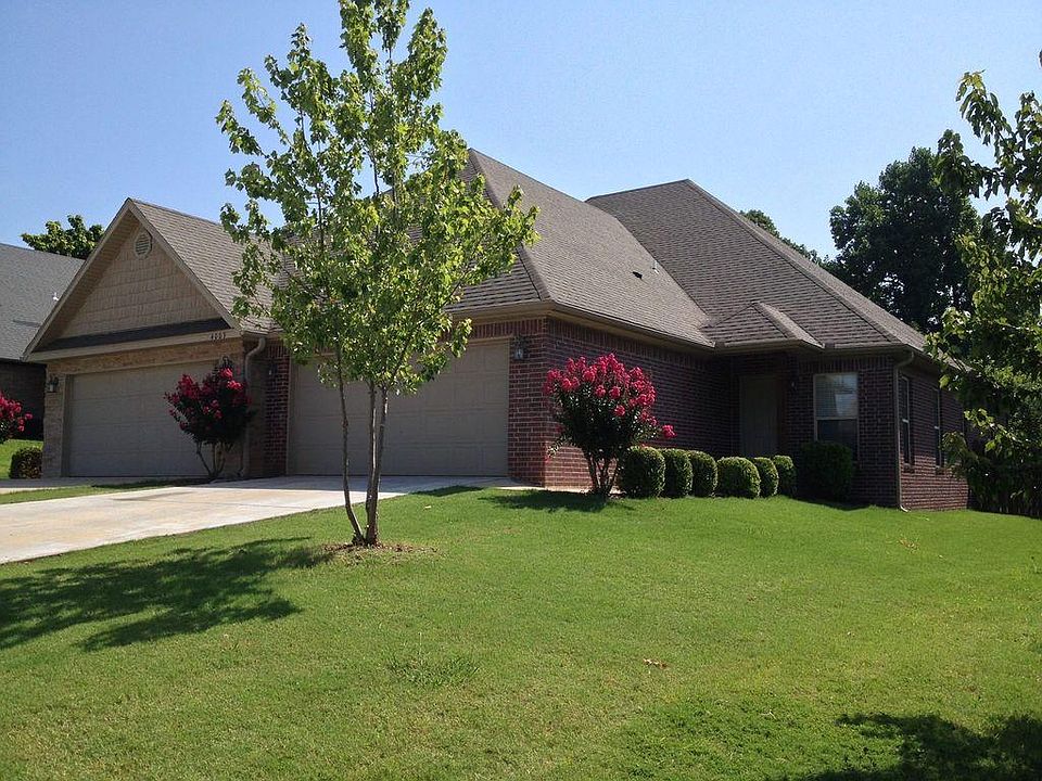 Outside of duplex. The unit on the left is the one for rent -unit B