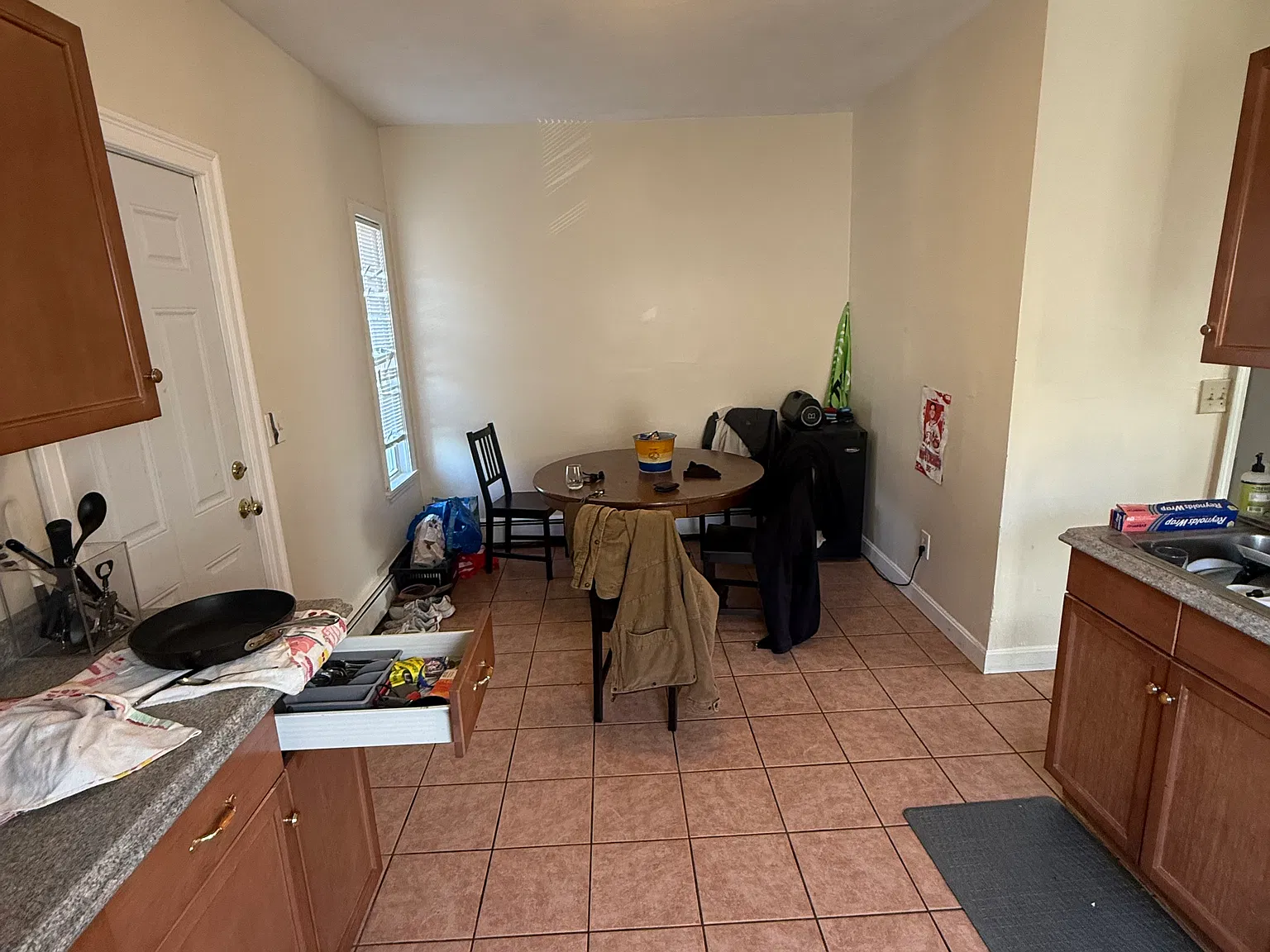 4 bed, 1300 sqft, $6,200 — Photo 3