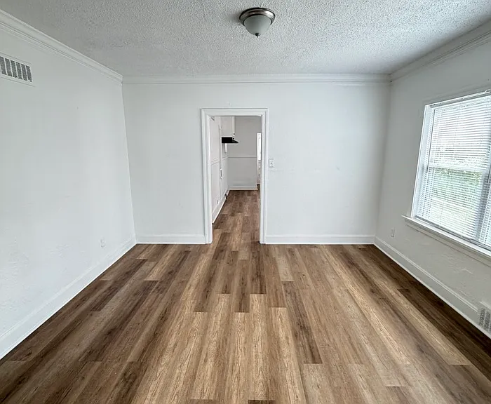 991 Terry Cir — Photo 5