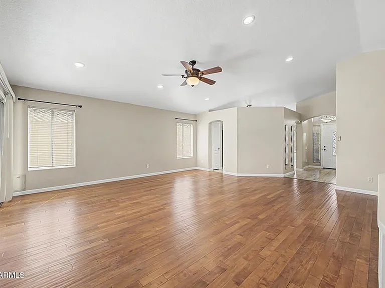 558 W Bluefield Ave — Photo 3