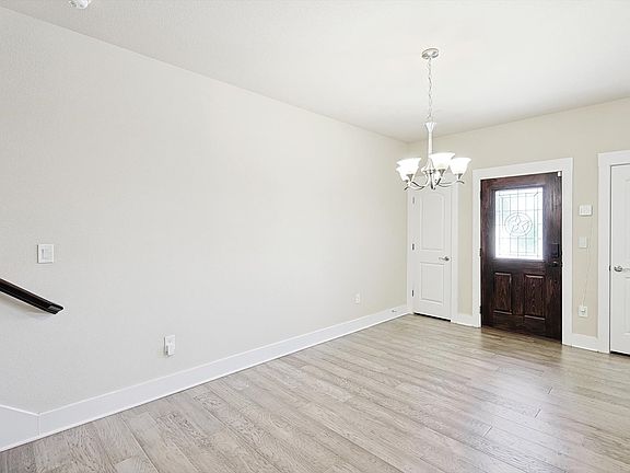 3rd image of 220 Emma Dr