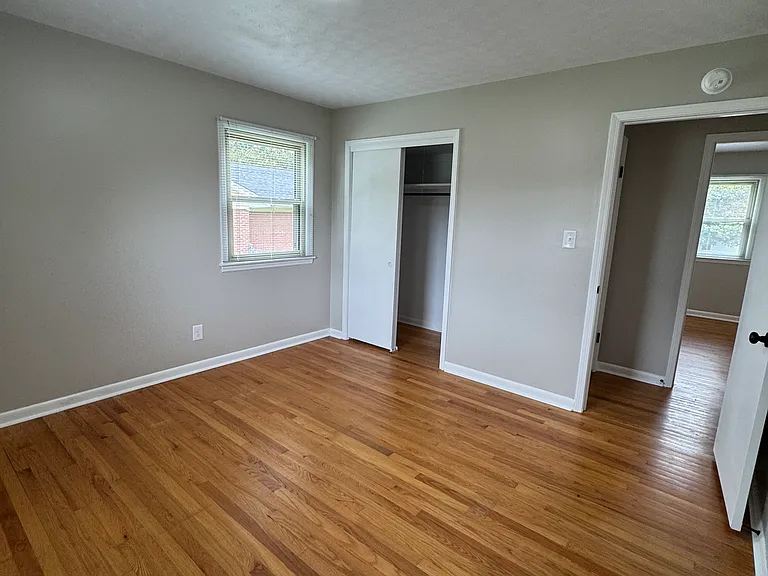 310 Scotland Dr — Photo 13