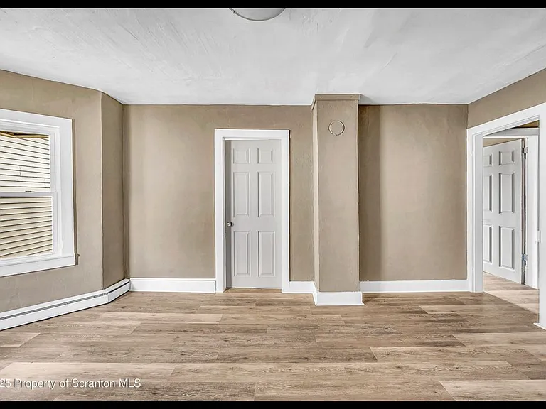 1061 Carmalt St — Photo 13