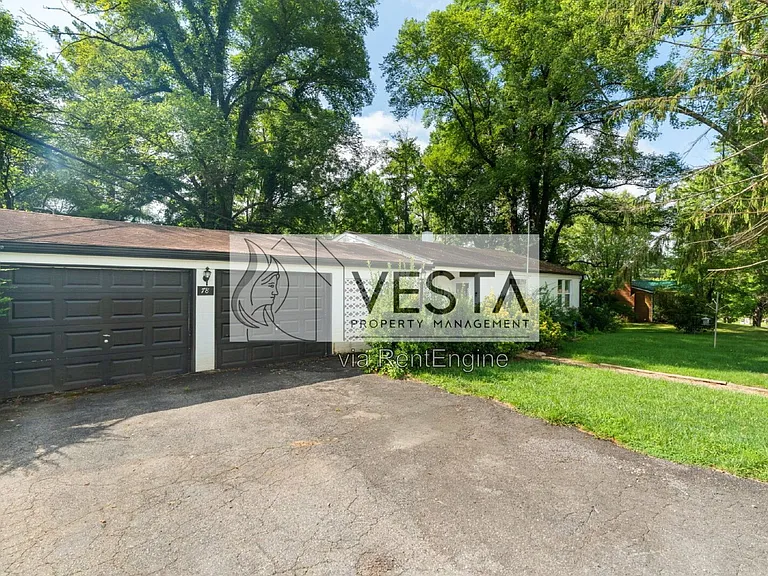 78 Moody Ave — Photo 4