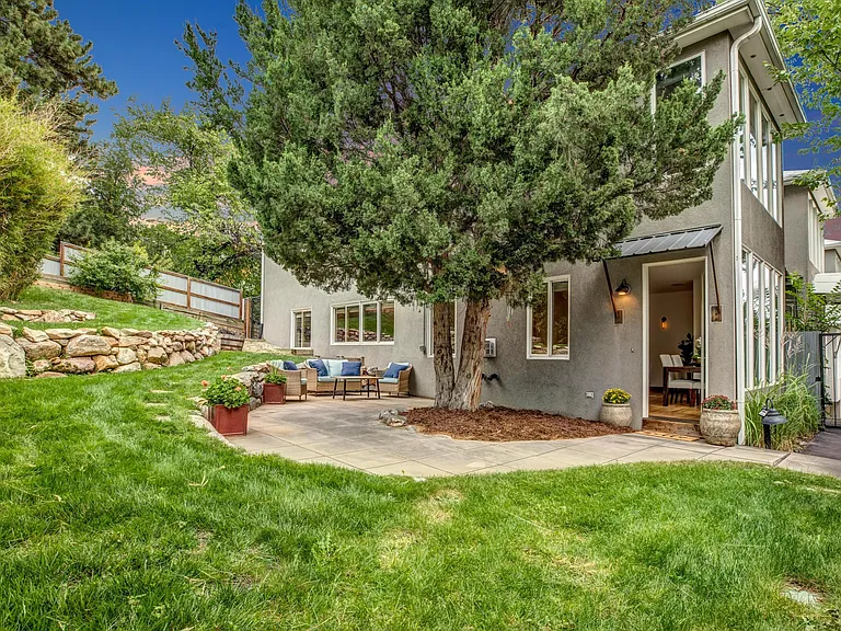 1217 Linden Ave — Photo 1