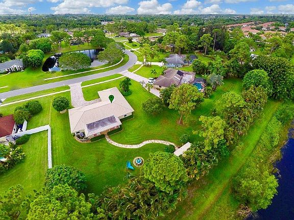 3rd image of 5409 Woods West Dr