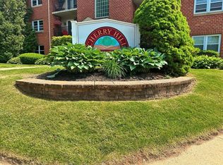 4 Maple Crest Cir APT D, Holyoke, MA 01040