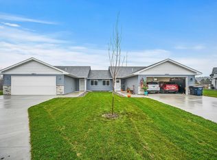 38856 Maple Ct, North Branch, MN 55056