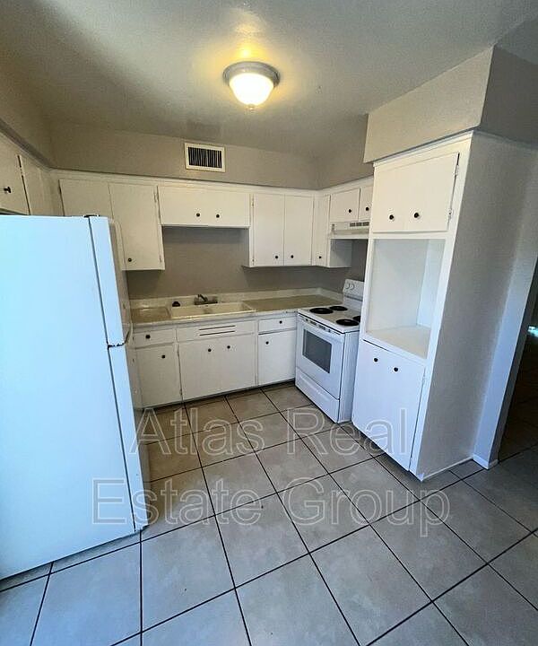 1st image of 4838-4900-4902 E Culver St #1