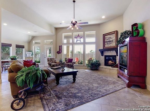 4th image of 468 Oak Brook Dr