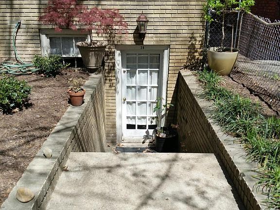 2nd image of 2816 Monument Ave APT 2B