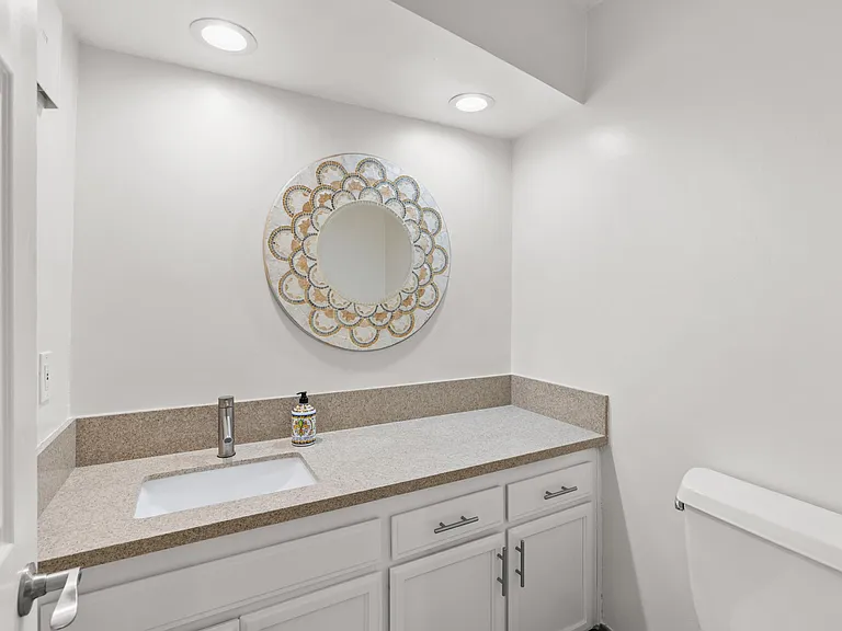 4915 Tyrone Ave #215 — Photo 20