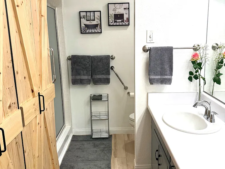 Bathroom, Washer & Dryer behind Barn Doors, Double Vanities, Rain Shower & Spray Heads