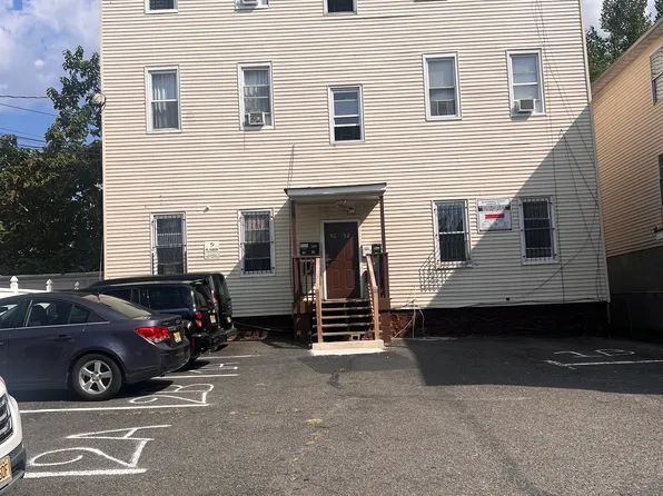 50 Dewey St #1B, Newark, NJ 07112