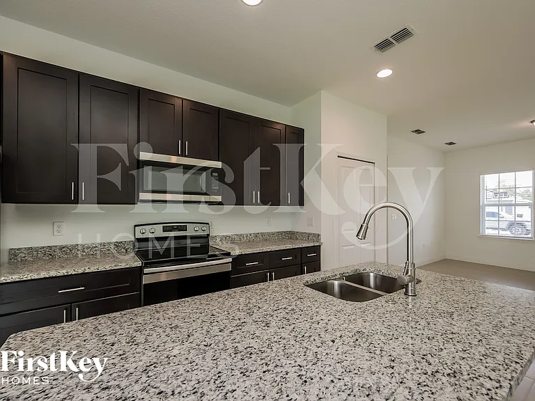 318 Aster Ct — Photo 6