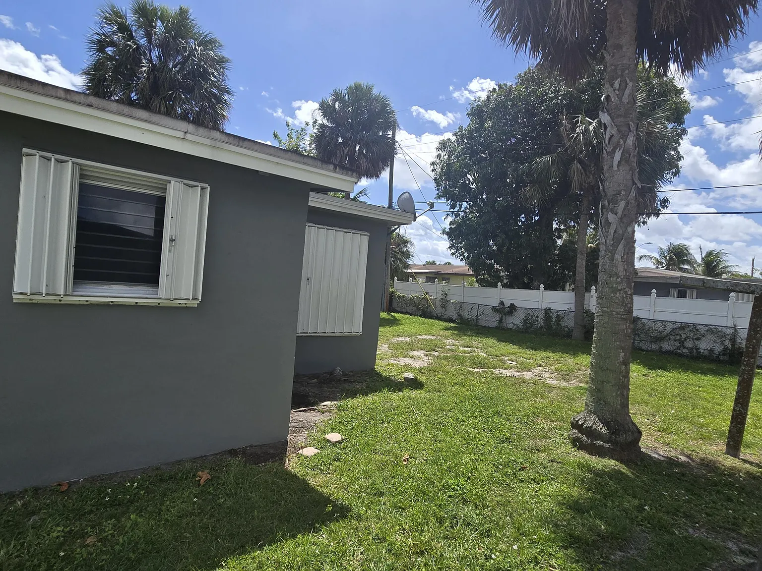 3 bed, 1.0 bath, 1241 sqft, $2,550 — Photo 3