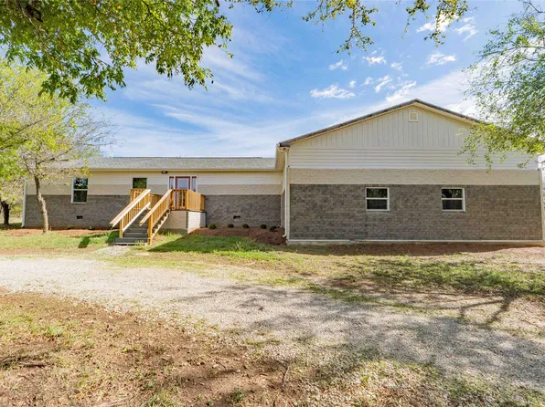 211 E Bay Dr, Bridgeport, TX 76426