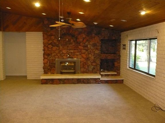4th image of 390 1st Ave