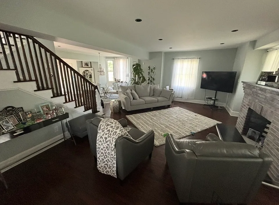 5 bed, 3007 sqft, $4,500 — Photo 3