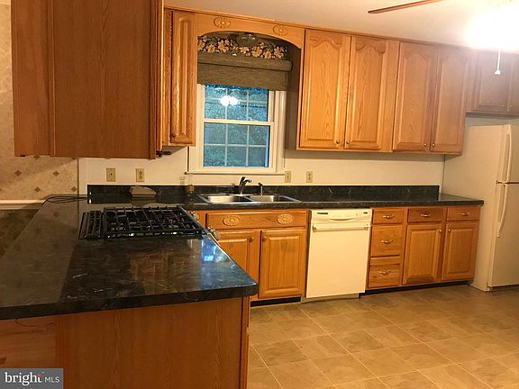 4th image of 9465 Woodland Ct