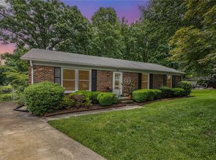 6 Woodclub Ct, Greensboro, NC 27406