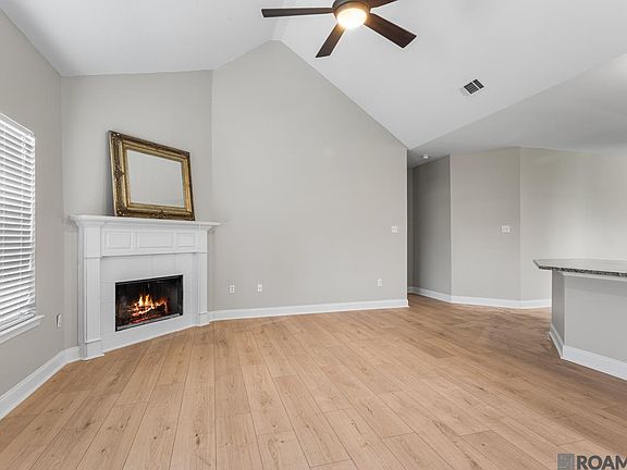 3rd image of 43266 N Henderson Ave