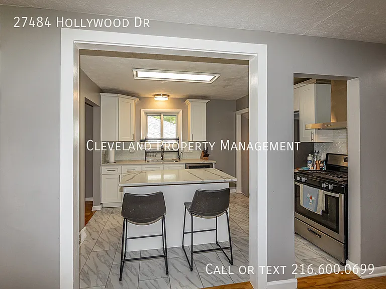 27484 Hollywood Dr — Photo 11